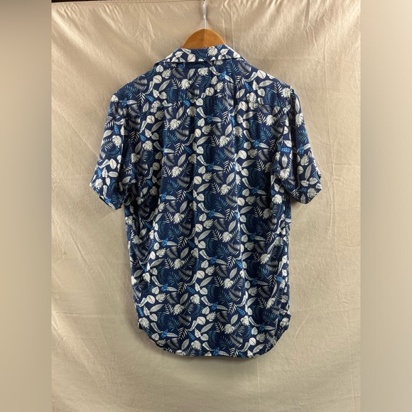 Banana Republic Blue Leaf Print Standard Fit Button Down Shirt Size XS - Picture 2 of 4